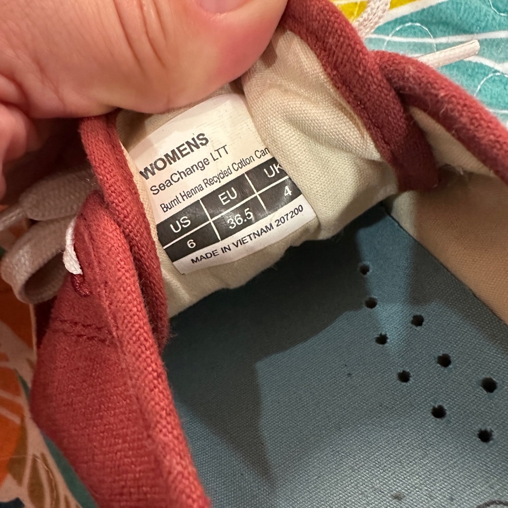 ♥️SeaVees - Burgundy Eco-Friendly Canvas Sneakers♥️ - Picture 7 of 7